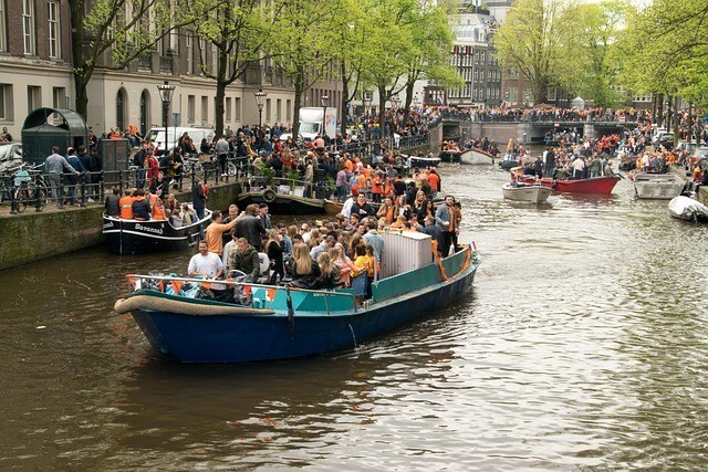 Festival in April: Amsterdam: Koningsdag