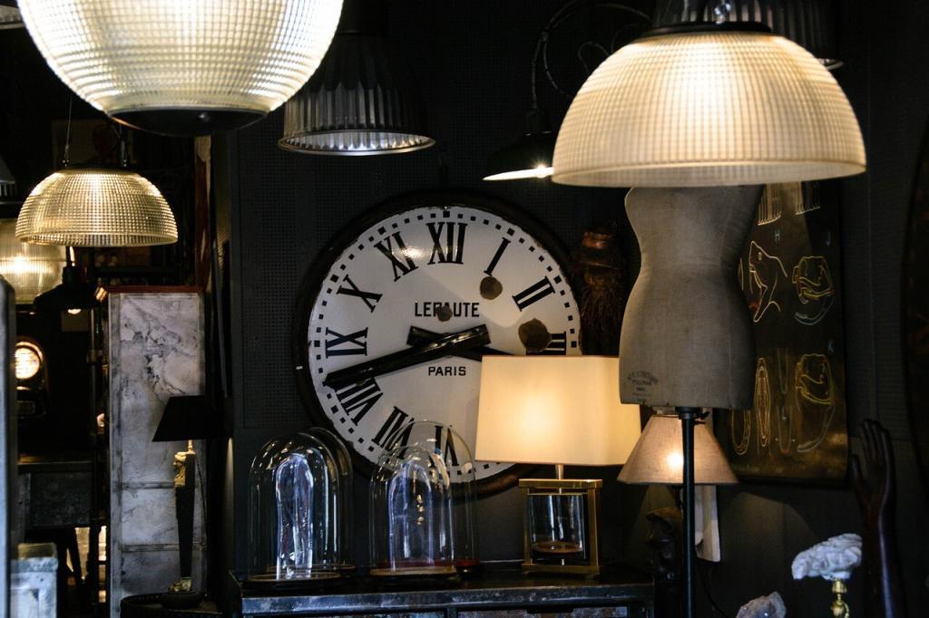 Antique Fairs in France: Marché aux Puces - Flea market