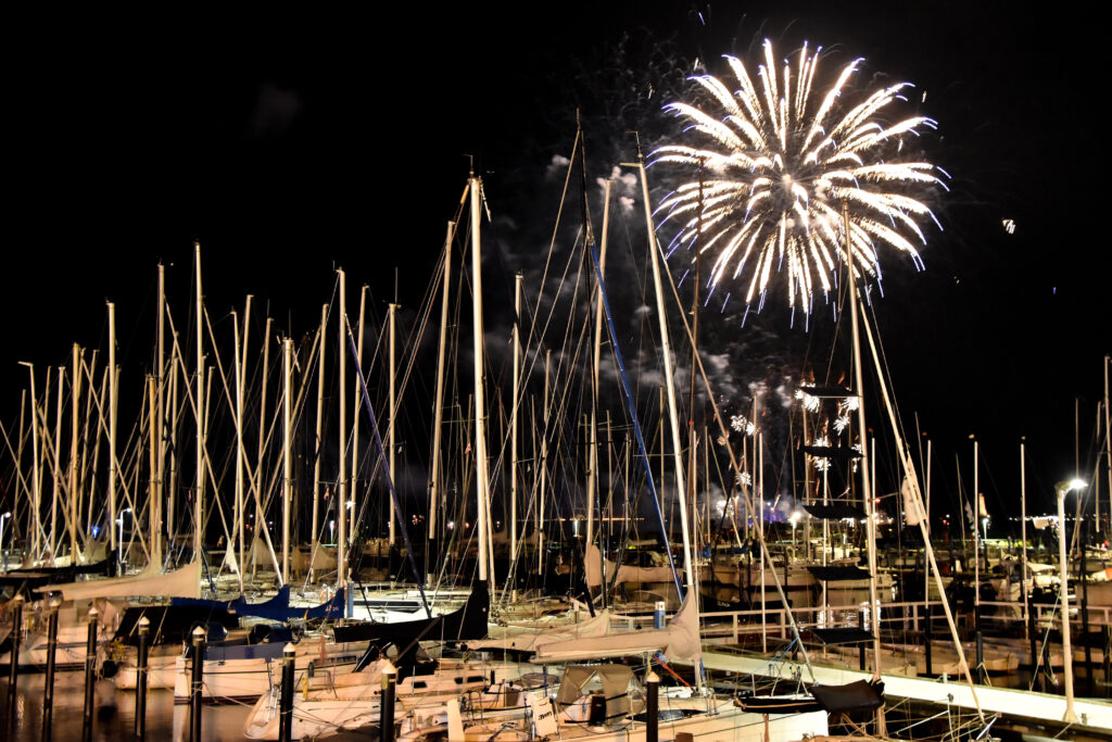 Kieler Woche: Segelfeuerwerk in Schilksee