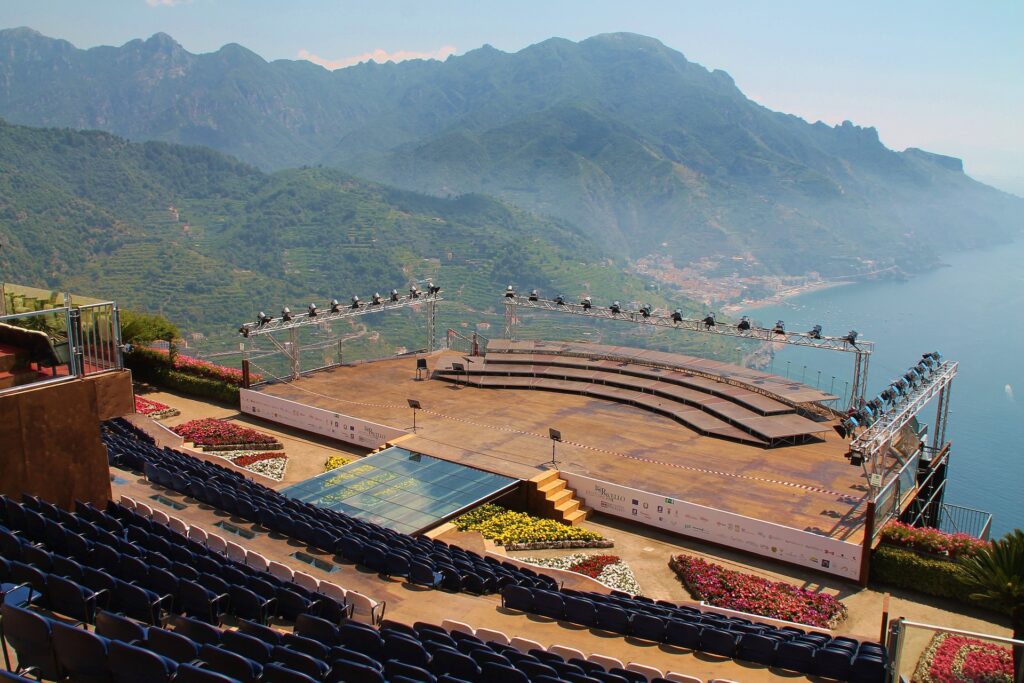 RAVELLO FESTIVAL - Villa Rufolo - stage suspended in mid-air